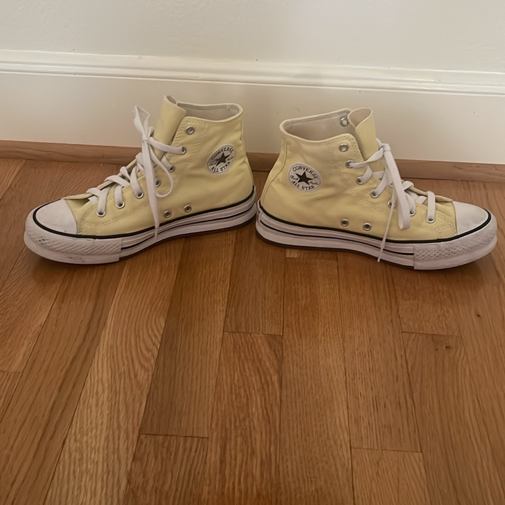 Converse High Tops size 5